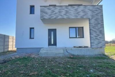 Casă cu 3 camere cu Teren 664 Mp în Vetiș - 10