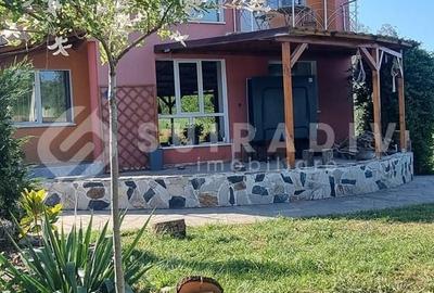 Casă cu 4 camere în Central