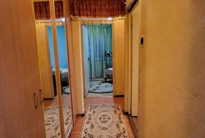 Vanzare apartament 3 camere, situat in Targu Jiu, strada Victoriei, zona Mall Vanzare apartament 3 camere, situat in Targu Jiu, strada Victoriei, zona Mall - 1