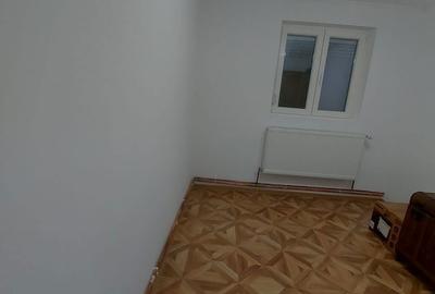 Apartament cu 3 camere decomandat în Micro 6 - 2