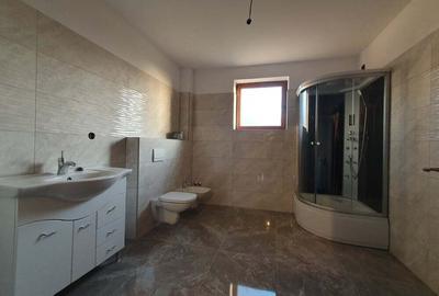 Spațiu comercial, de 450 mp, în Central - 9