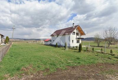 Teren de 1300 mp, în Bod