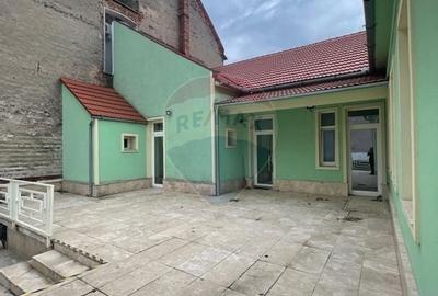 Casa / Spatiu comercial cu 6 camere de inchiriat in zona centrala - 15