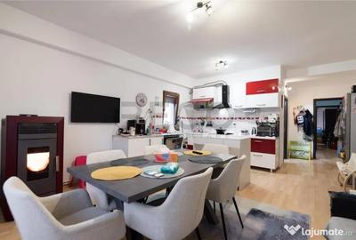 Apartament cu 3 camere decomandat în Paleu