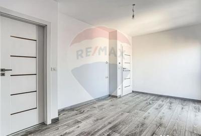 Apartament cu 3 camere decomandat în UTA - 1