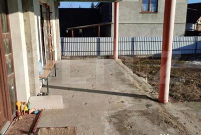 Casă cu 2 camere cu Teren 2000 Mp în Central - 1