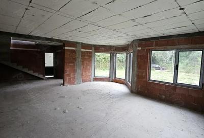 Casă cu 5 camere cu Teren 1067 Mp în Central - 7