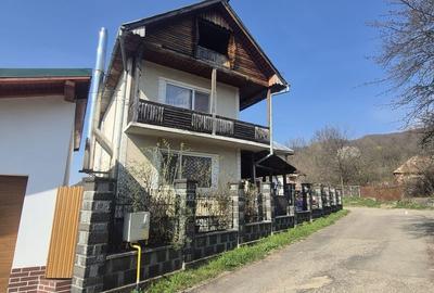 Casă cu Teren 267 Mp în Central - 3