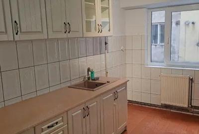 Apartament cu 3 camere semidecomandat în Central - 2