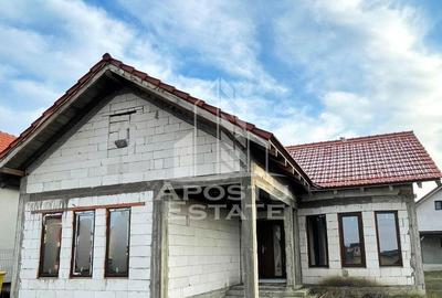 Casa, la rosu, de vanzare, in Cartierul Nou din Curtici, jud. Arad. - 1