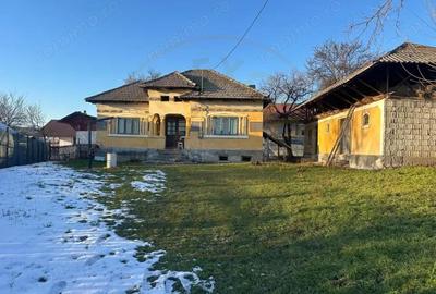 Casă cu Teren 600 Mp în Priboieni - 2