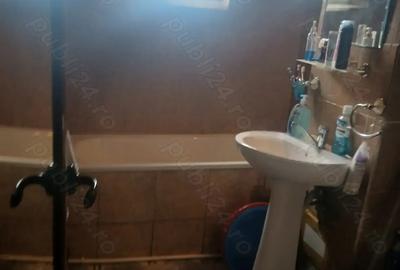 Inchiriez apartament 2 camere decomandate, et 4 4,ct,apa separat, zona General. 320 euro+320 garan?i Inchiriez apartament 2 camere decomandate, et 4 4,ct,apa separat, zona General. 320 euro+320 garan?i - 4