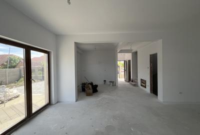 Duplex cu 5 camere cu Canalizare în Chișoda - 1