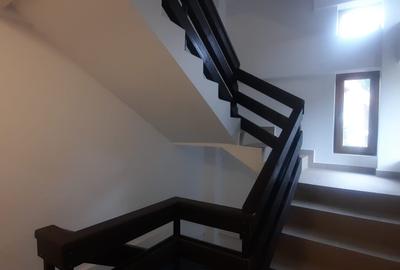 De vanzare in Sinaia apartament 3 camere in vila zona Platoul Izvor - 3