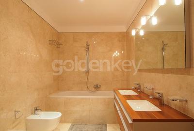 Apartament cu 4 camere semidecomandat, mobilat în Primăverii - 12