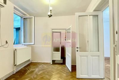 Casă cu 2 camere cu Canalizare în P-ța Romană - 2