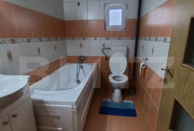 Casa de vanzare, cu 5 camere ?i un teren de 600 mp, zona u - 17