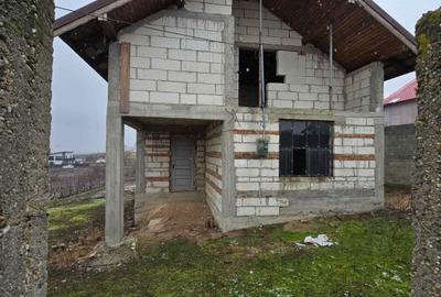 Casă cu 4 camere în Câmpu Mare - 7