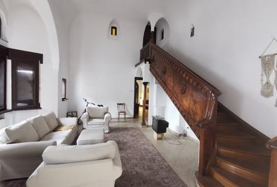 Casă cu 11 camere în P-ța Romană - 1
