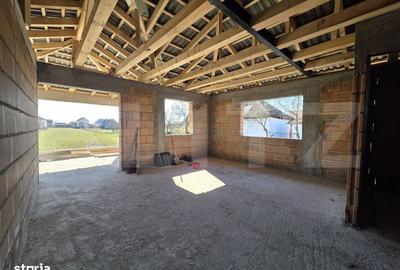 Casă cu 4 camere cu Teren 800 Mp în Amați - 2