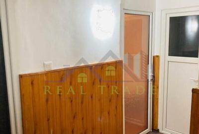 Apartament cu 3 camere decomandat, mobilat în Vlahuță