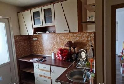 Apartament cu 2 camere semidecomandat, mobilat în Central