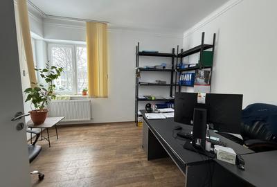 Casă individuală cu 7 camere cu Teren 500 Mp în Copou - 1