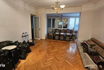 Casă cu 6 camere cu Garaj în Domenii - 2