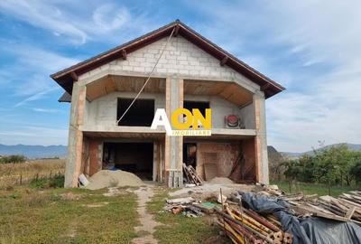 Casa la rosu,2100 mp teren,zona Micesti - 2