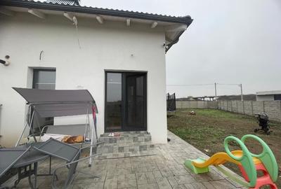 Proprietar, vând 1/2 duplex - 6