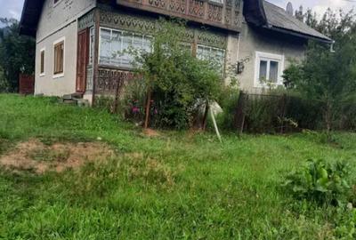 Casă cu 4 camere cu Teren 1700 Mp în Central - 2