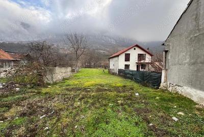 Teren de 950 mp, în Central - 4