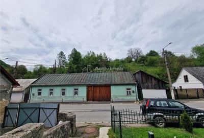 Casă cu 5 camere cu Teren 2446 Mp în Central - 3