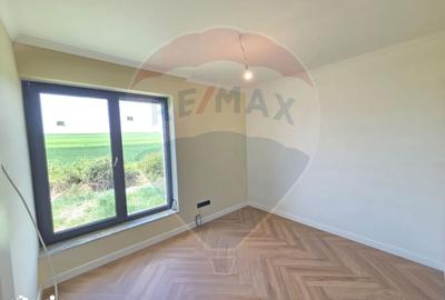 Casă cu 5 camere cu Teren 570 Mp în Sânmartin - 15