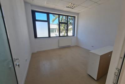 Spațiu comercial, de 23 mp, în Nord - 4