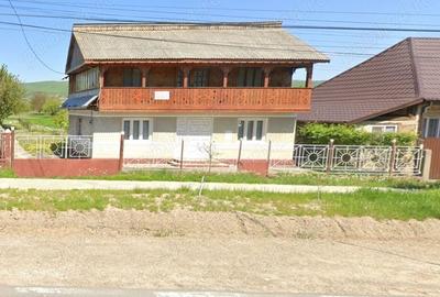 Casă cu 4 camere în Borzești - 1