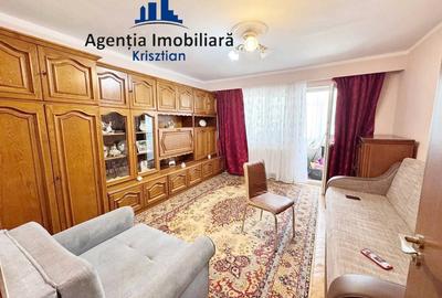 Apartament cu 3 camere de vanzare - Zona Micro 16 - 1