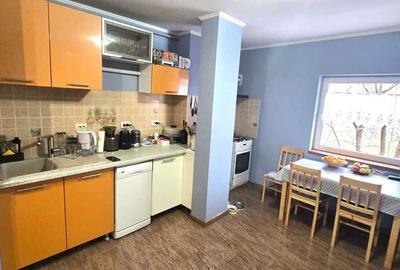 Apartament cu 3 camere decomandat în Micro 17