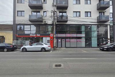 Spațiu comercial, de 250 mp, în Central - 3