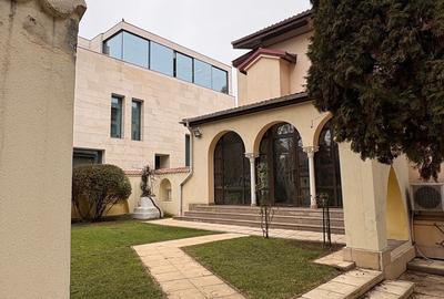 Casă individuală cu 12 camere cu Garaj în Aviatorilor - 1