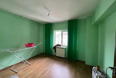 Apartament cu 4 camere decomandat în Central - 1