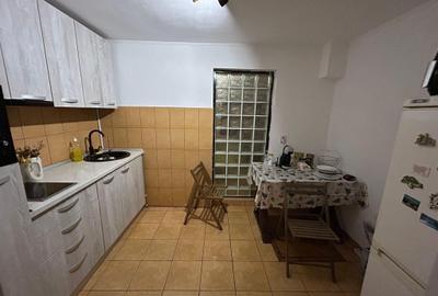 Casă individuală cu 4 camere cu Canalizare în Km 4-5 - 6