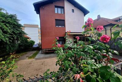 Casă cu 10 camere în Cartierul Traian - 2