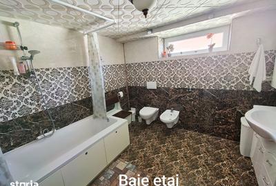Casă cu 7 camere cu Teren 650 Mp în Central - 1