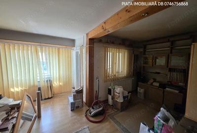 Apartament cu 4 camere decomandat în Central - 1