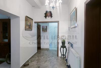 APARTAMENT ULTRACENTRAL , PIATA UNIRII, CUZA VODA 70 MP PLUS CURTE - 30