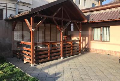 Casă cu 7 camere cu Teren 400 Mp în Central - 2