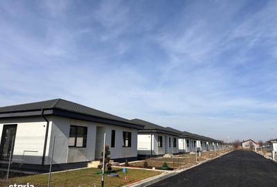 Casă cu 4 camere cu Canalizare în Corbeanca