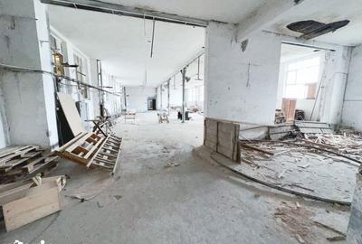 Spațiu comercial, de 2,272 mp, în Central - 7