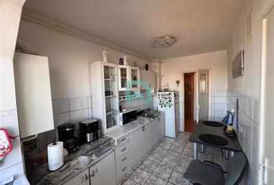 Apartament cu 3 camere decomandat în Astra - 1